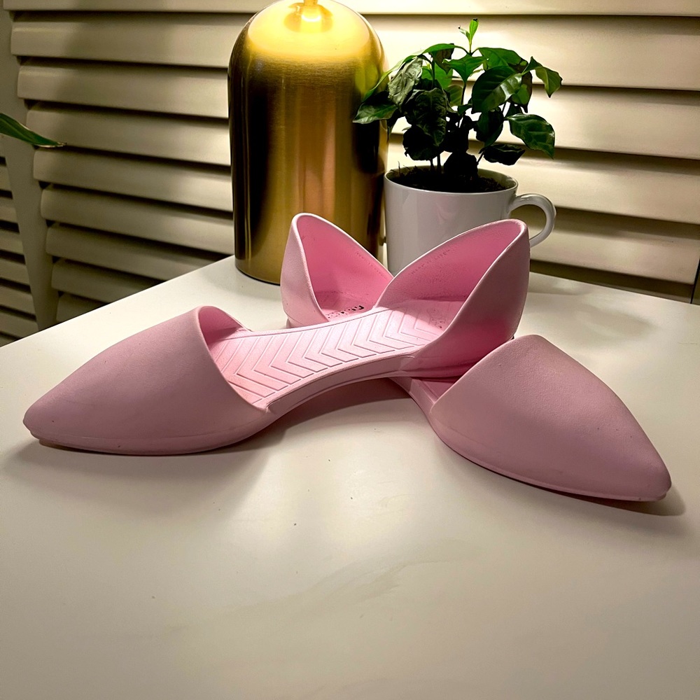 Women’s Native light pink flats super cute